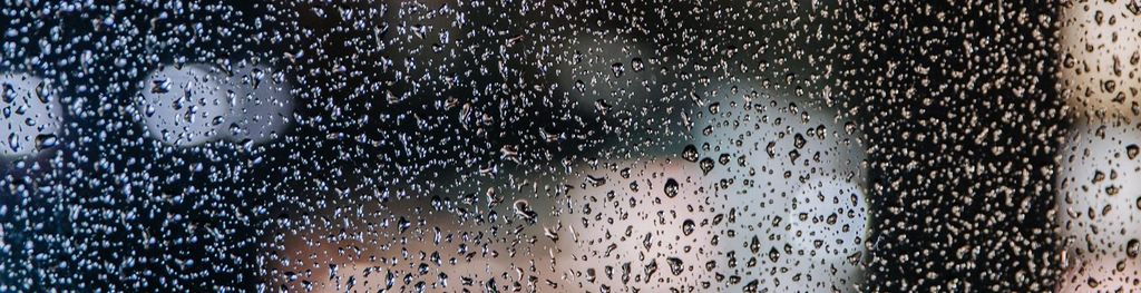 artificial-lights-reflected-in-raindrops